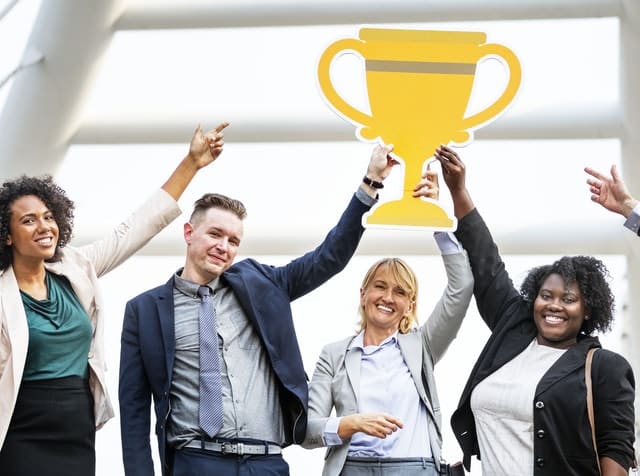 Collective savings in booming companies